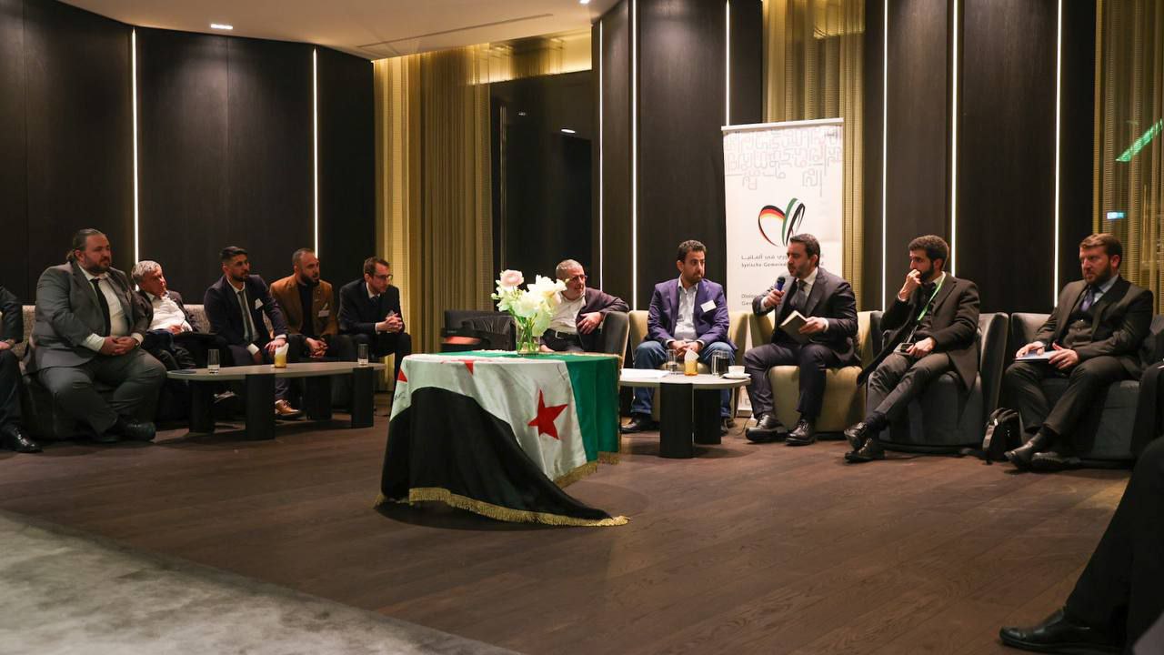 وزير الخارجية والمغتربين السيد أسعد الشيباني يلتقي مع وفد من الجالية السورية في ألمانيا