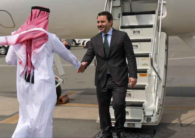 وزير الخارجية والمغتربين السيد أسعد الشيباني يصل إلى العاصمة القطرية ‌ الدوحة⁩ 