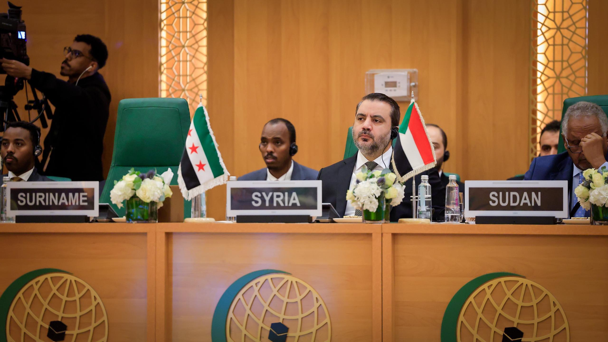  The Minister of Foreign Affairs and Expatriates takes part in the Organization of Islamic Cooperation Extraordinary Ministerial Meeting at Jeddah