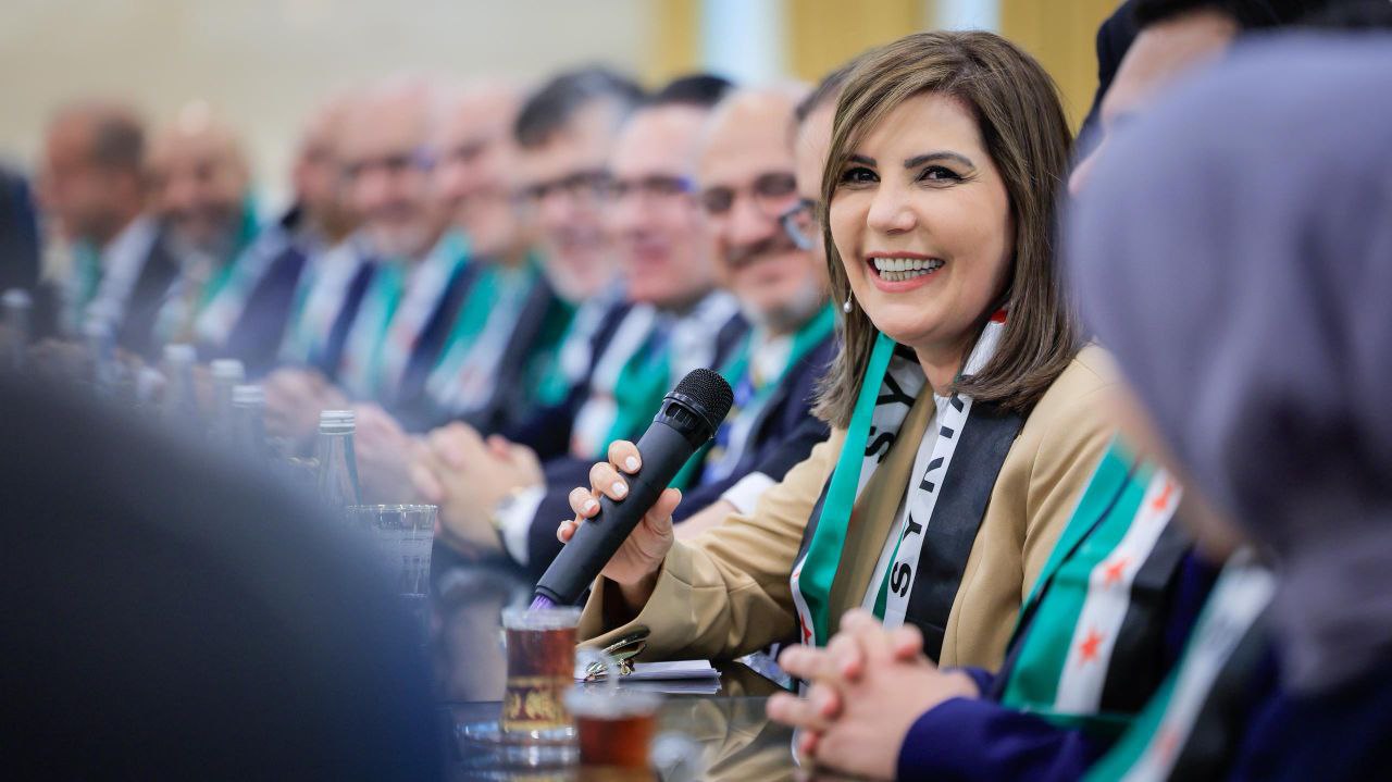 Foreign Minister  al-Shaibani Meets with Diplomats Who Defected from The Former Regime and Signs  Decision to Reinstate Them to The Staff of the Ministry of Foreign Affairs and Expatriates