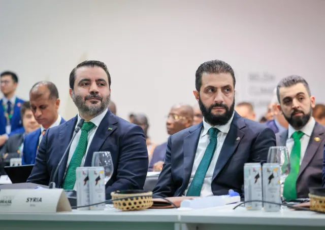 مشاركة فخامة الرئيس أحمد الشرع ووزير الخارجية والمغتربين السيد أسعد حسن الشيباني ووزير الإدارة المحلية والبيئة السيد محمد عنجراني في فعاليات قمة رؤساء الدول والحكومات ضمن الدورة الثلاثين لمؤتمر قمة المناخ (COP30)