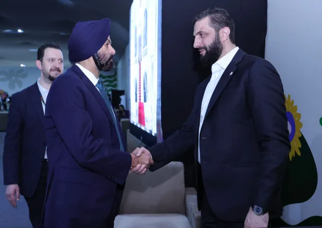 لقاء جمع السيد الرئيس أحمد الشرع مع رئيس مجموعة البنك الدولي السيد أجاي بانغا، بحضور وزير الخارجية والمغتربين السيد أسعد الشيباني