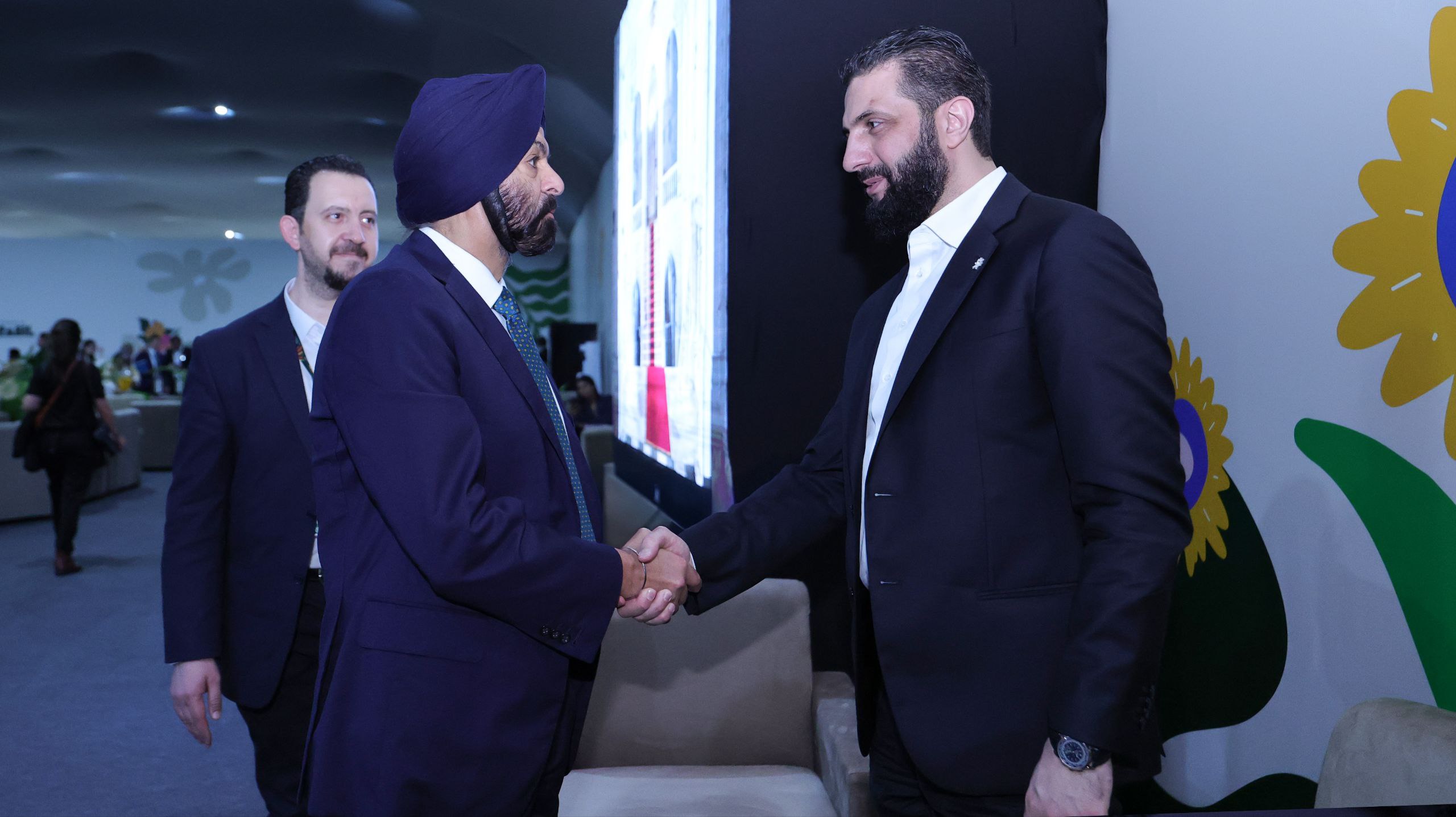 لقاء جمع السيد الرئيس أحمد الشرع مع رئيس مجموعة البنك الدولي السيد أجاي بانغا، بحضور وزير الخارجية والمغتربين السيد أسعد الشيباني