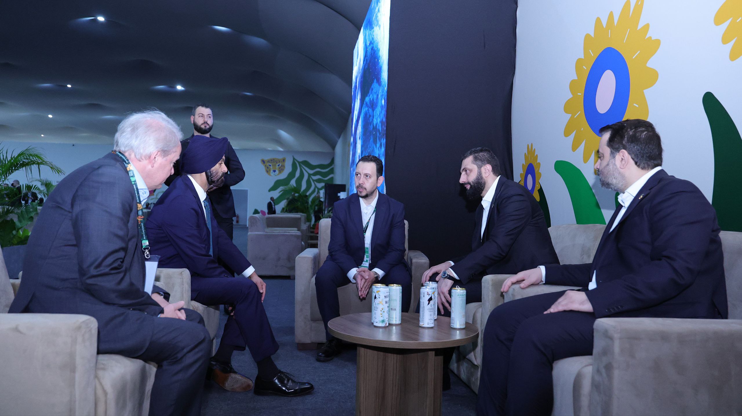 لقاء جمع السيد الرئيس أحمد الشرع مع رئيس مجموعة البنك الدولي السيد أجاي بانغا، بحضور وزير الخارجية والمغتربين السيد أسعد الشيباني