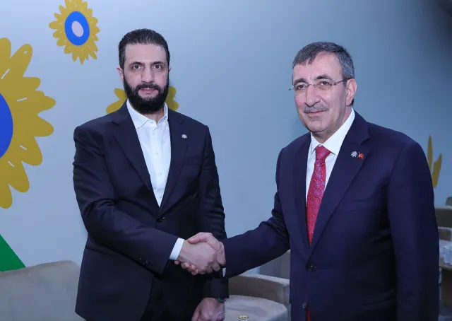 التقى السيد الرئيس أحمد الشرع، مع نائب رئيس الجمهورية التركية السيد جودت يلماز، بحضور وزير الخارجية والمغتربين السيد أسعد الشيباني