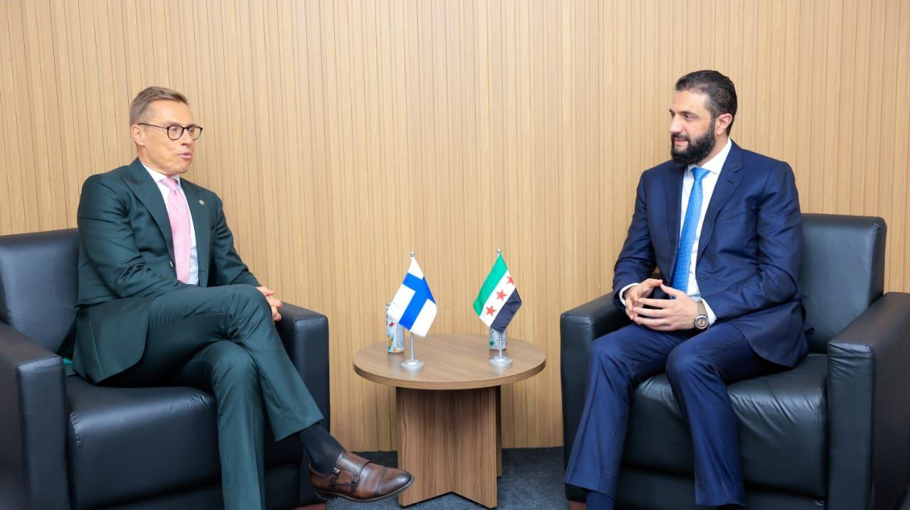 التقى السيد الرئيس أحمد الشرع رئيس جمهورية فلندا السيد ألكسندر ستوب، وذلك بحضور وزير الخارجية والمغتربين السيد أسعد حسن الشيباني