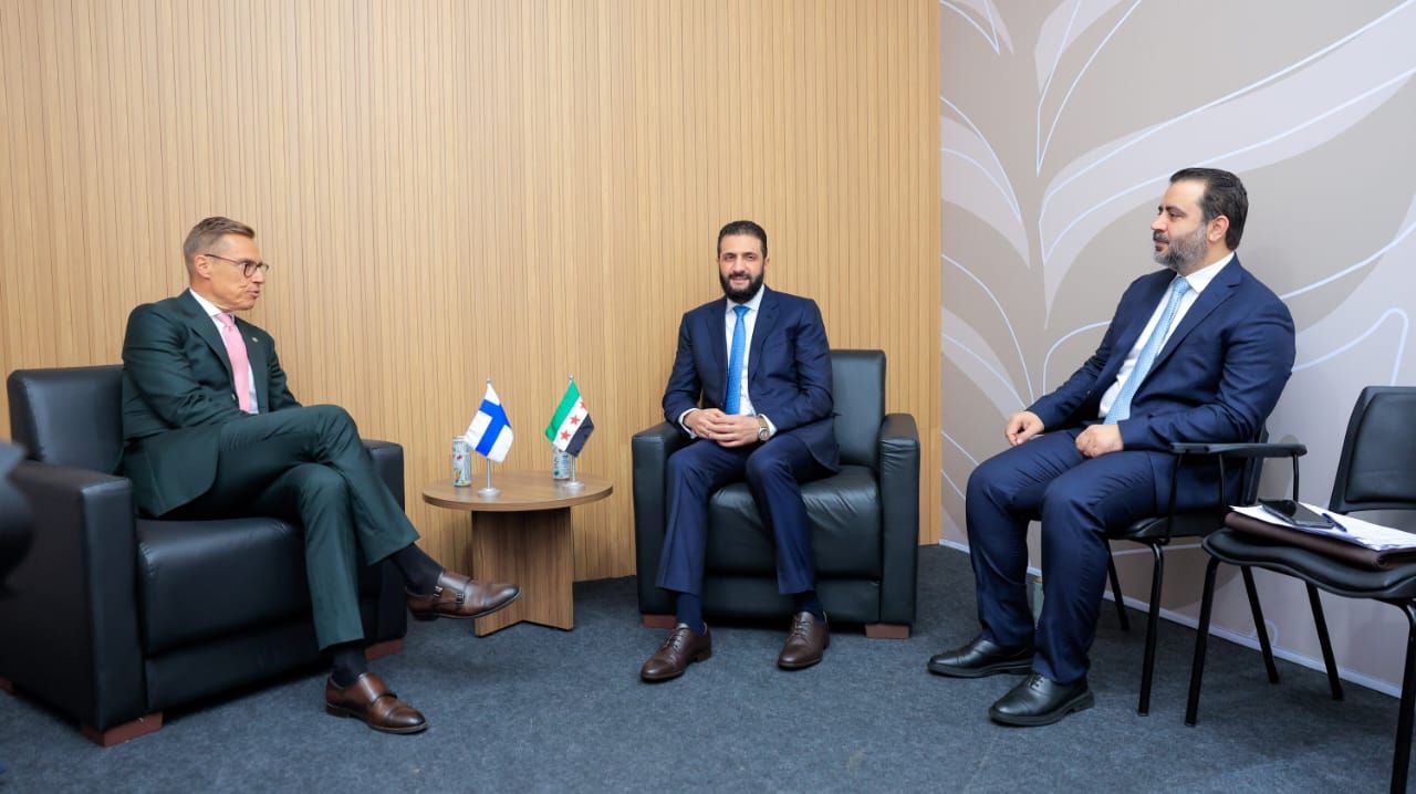 التقى السيد الرئيس أحمد الشرع رئيس جمهورية فلندا السيد ألكسندر ستوب، وذلك بحضور وزير الخارجية والمغتربين السيد أسعد حسن الشيباني