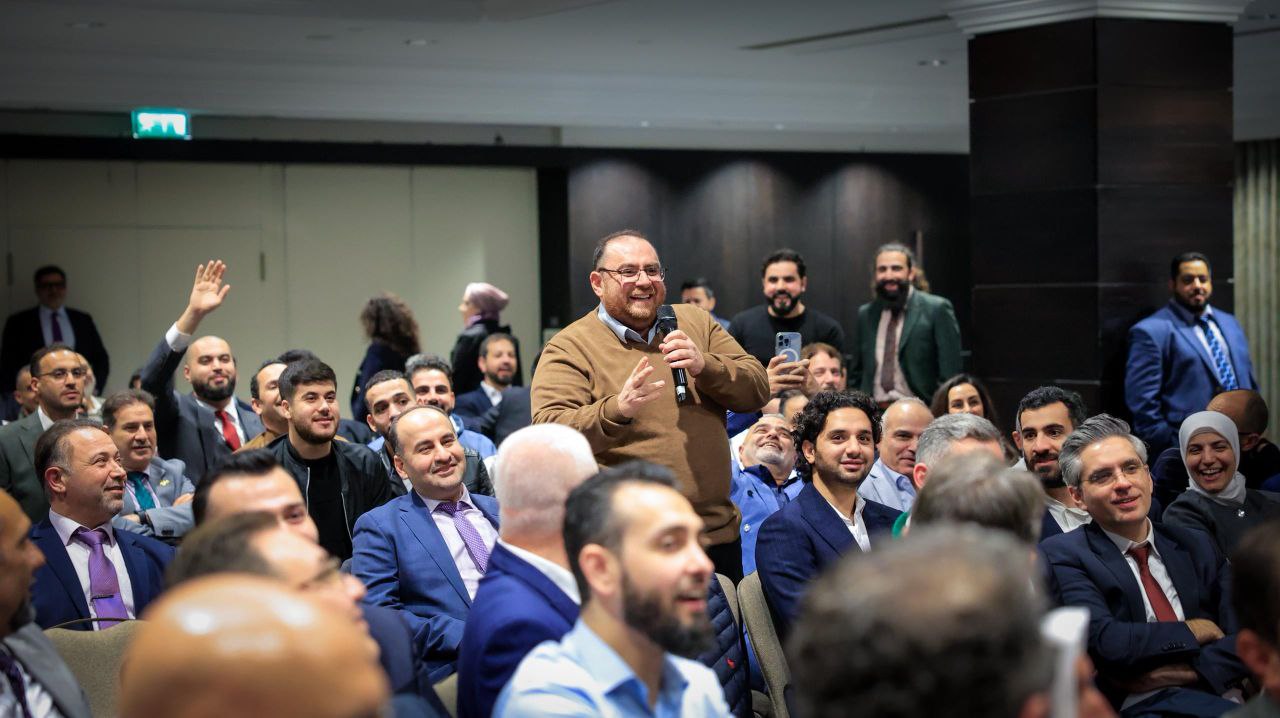 Foreign Minister and Expatriates  al-Shaibani Meets with  Number of Members of The Syrian Community in The United Kingdom in London