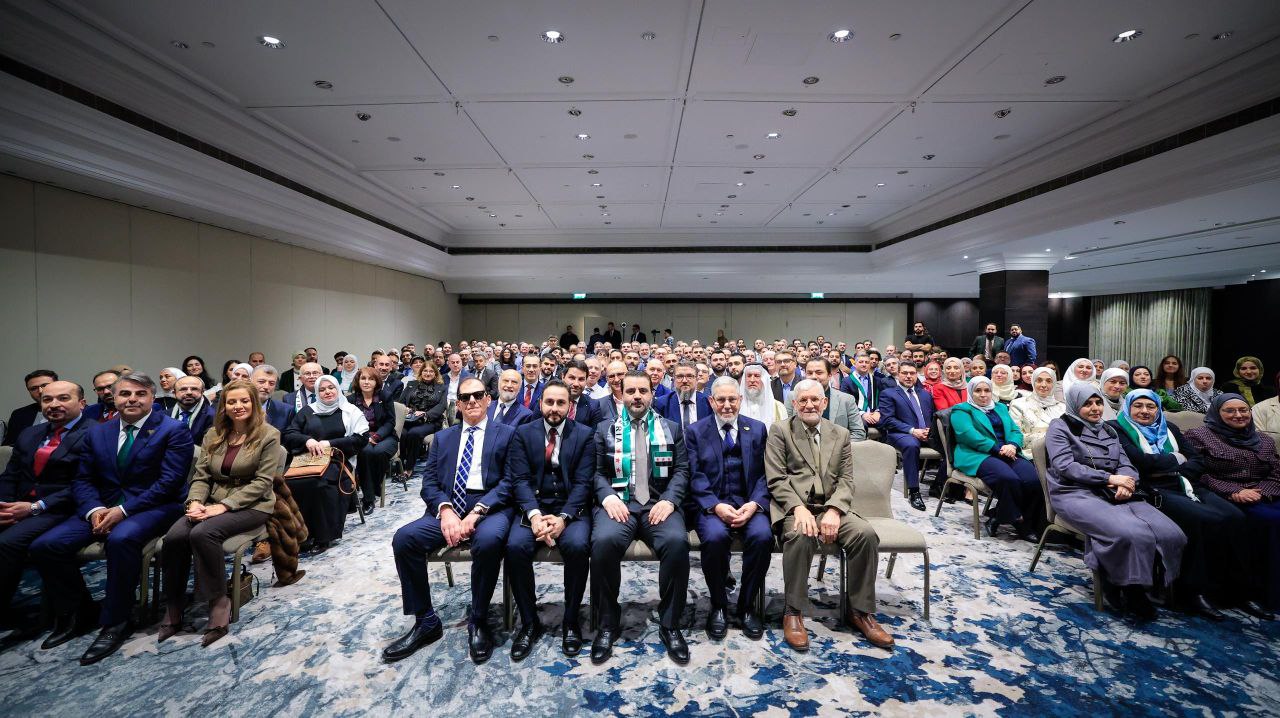 Foreign Minister and Expatriates  al-Shaibani Meets with  Number of Members of The Syrian Community in The United Kingdom in London