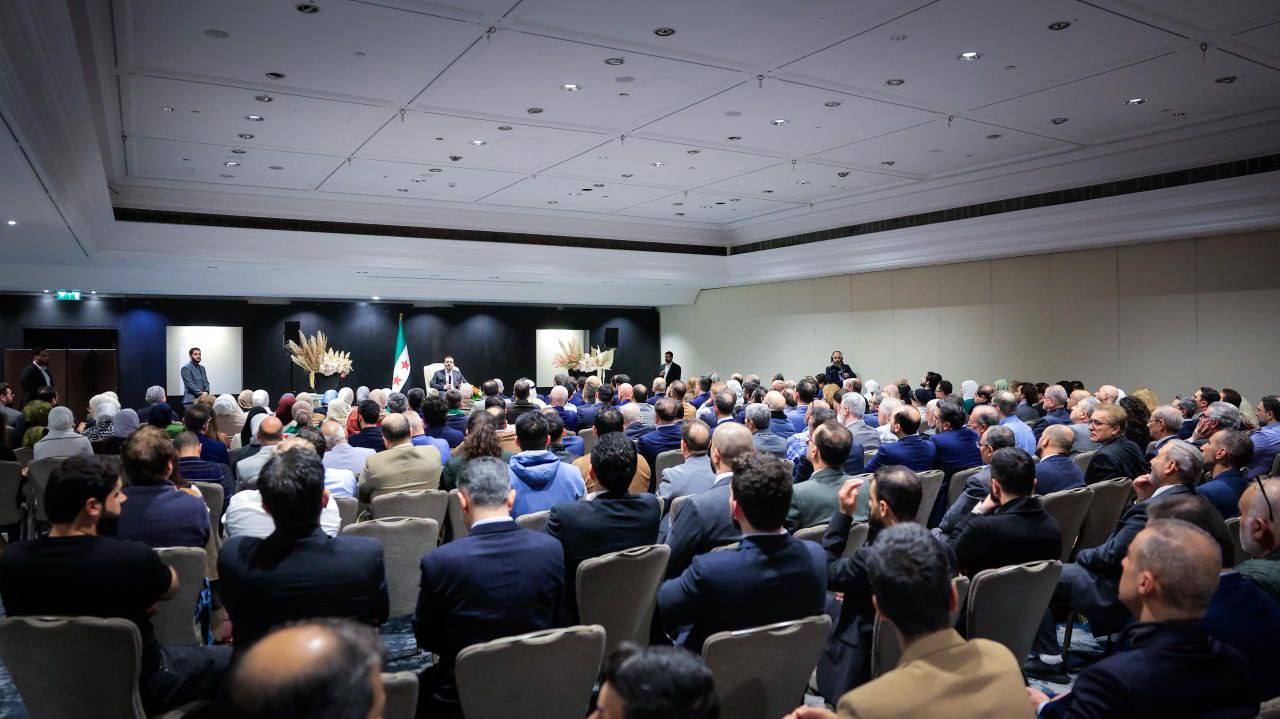 Foreign Minister and Expatriates  al-Shaibani Meets with  Number of Members of The Syrian Community in The United Kingdom in London