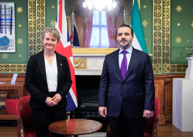 وزير الخارجية والمغتربين السيد أسعد حسن الشيباني يلتقي وزيرة الخارجية البريطانية السيدة إيفيت كوبر في العاصمة لندن