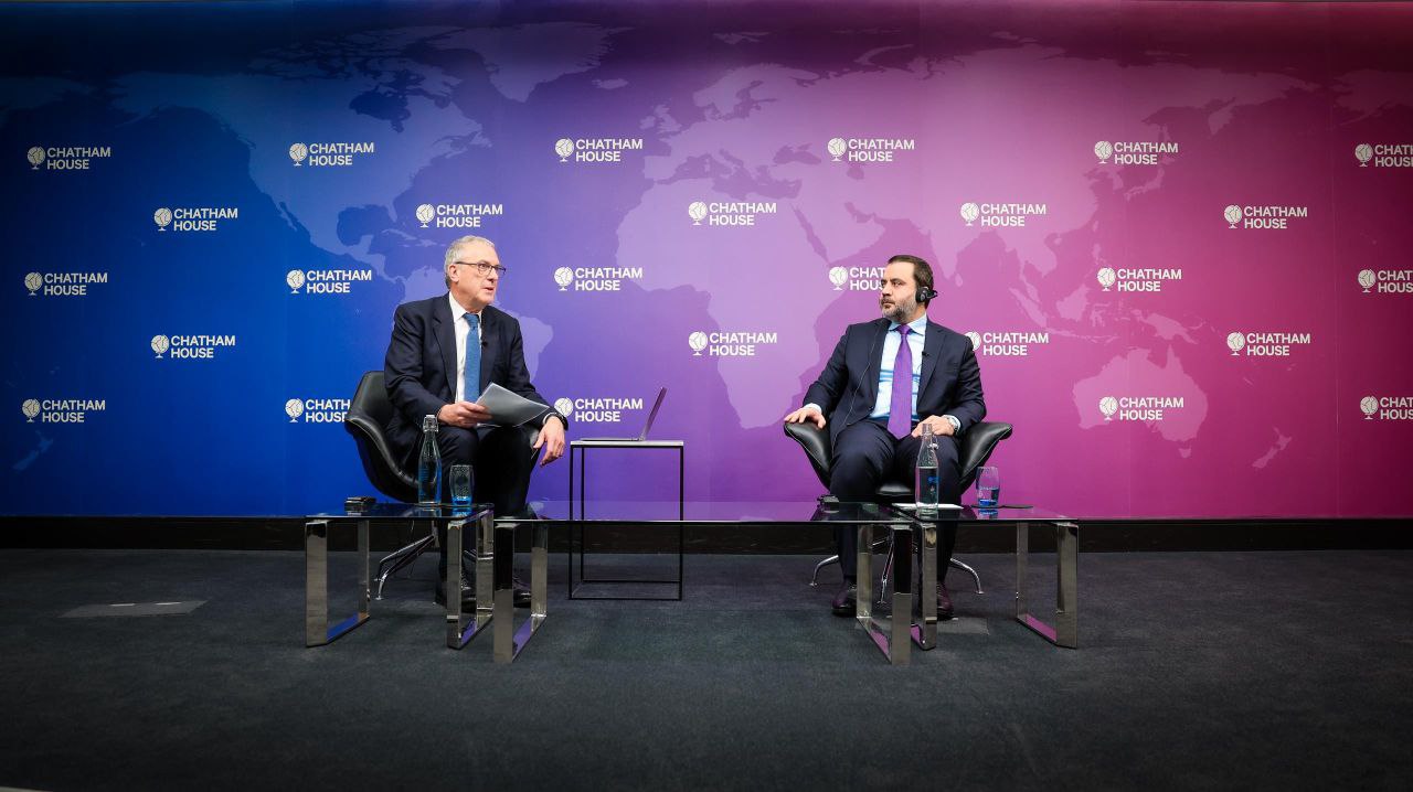 وزير الخارجية والمغتربين السيد أسعد حسن الشيباني يشارك في فعالية حوارية نظمها المعهد الملكي للشؤون الدولية "تشاتم هاوس" في العاصمة البريطانية لندن