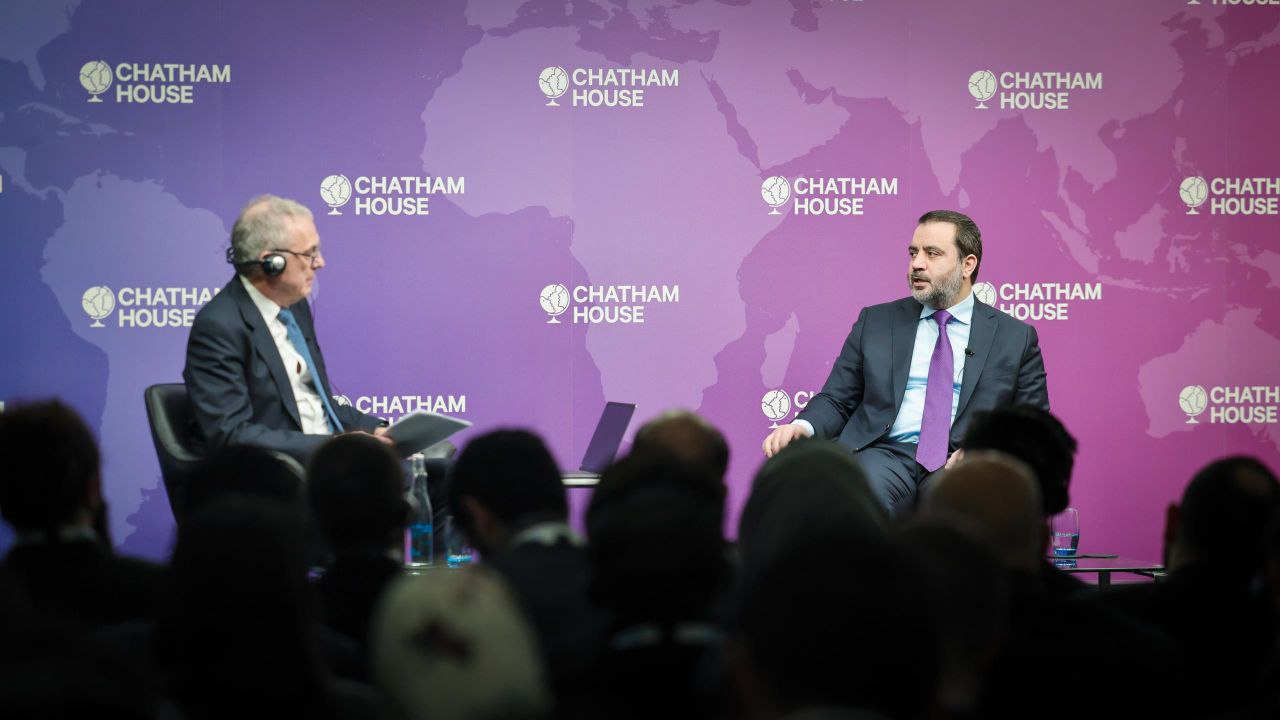 وزير الخارجية والمغتربين السيد أسعد حسن الشيباني يشارك في فعالية حوارية نظمها المعهد الملكي للشؤون الدولية "تشاتم هاوس" في العاصمة البريطانية لندن