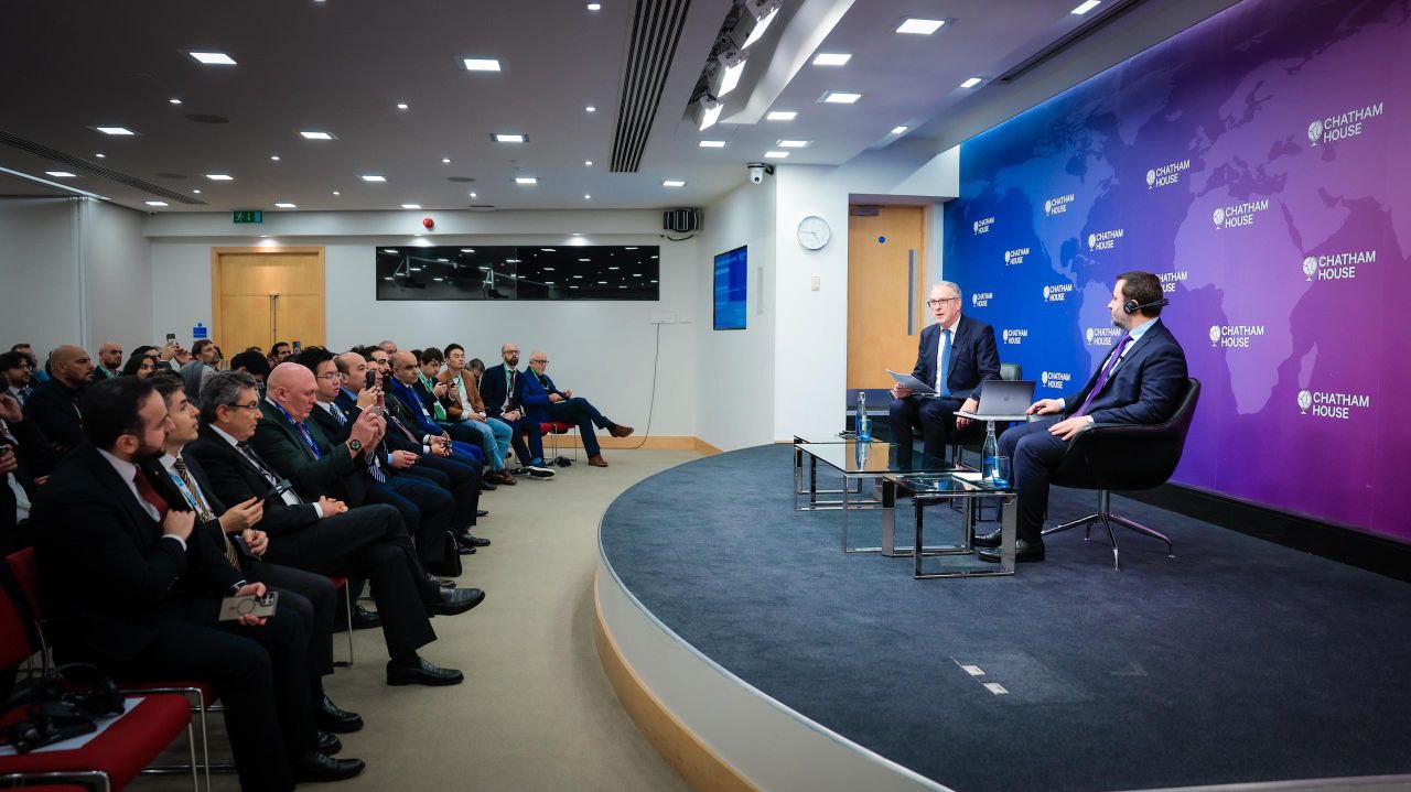 وزير الخارجية والمغتربين السيد أسعد حسن الشيباني يشارك في فعالية حوارية نظمها المعهد الملكي للشؤون الدولية "تشاتم هاوس" في العاصمة البريطانية لندن