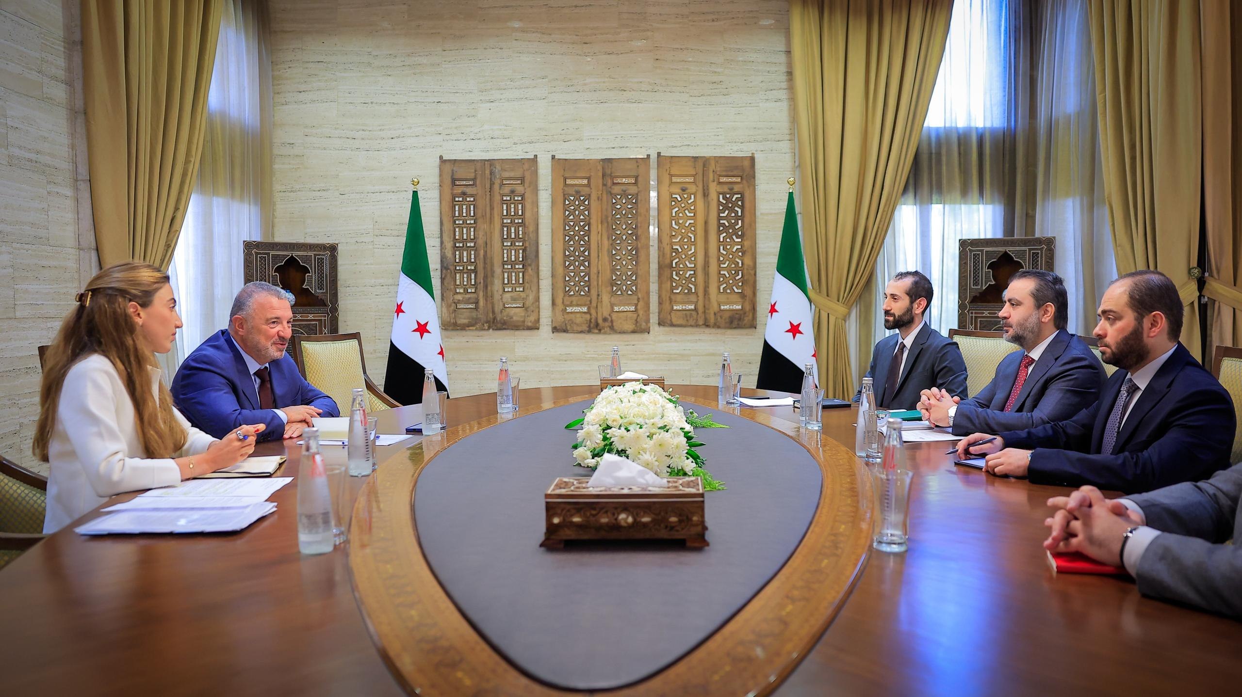 The Foreign Minister Meets Officials from World Bank Group to Discuss Development and Reconstruction