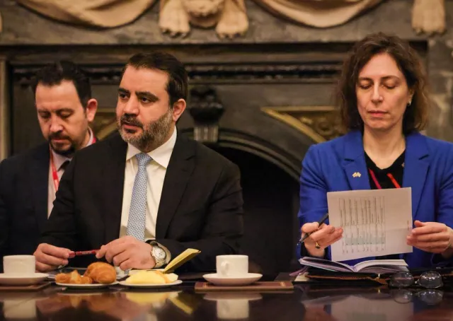 وزير الخارجية والمغتربين السيد أسعد حسن الشيباني يلتقي بعدد من رجال الأعمال والمستثمرين البريطانيين