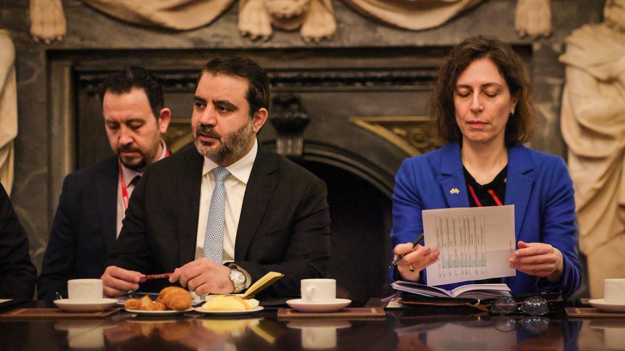 وزير الخارجية والمغتربين السيد أسعد حسن الشيباني يلتقي بعدد من رجال الأعمال والمستثمرين البريطانيين