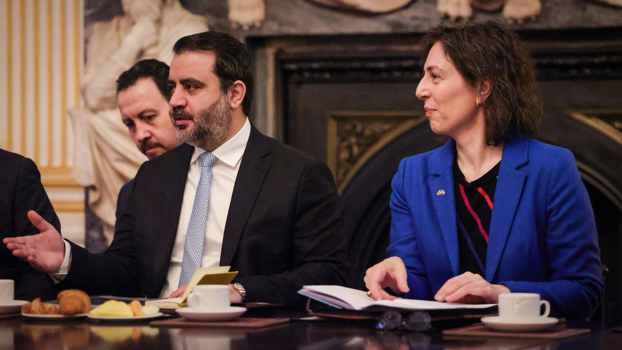 وزير الخارجية والمغتربين السيد أسعد حسن الشيباني يلتقي بعدد من رجال الأعمال والمستثمرين البريطانيين