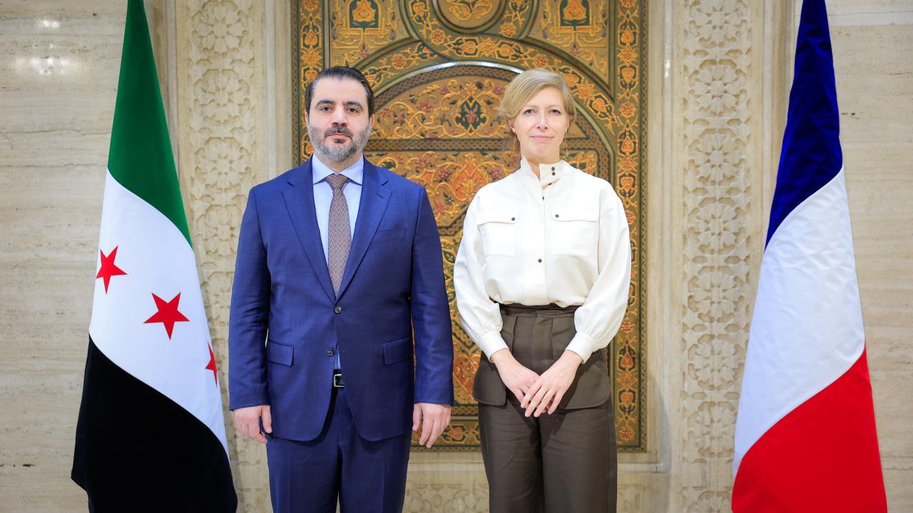 وزير الخارجية والمغتربين السيد أسعد حسن الشيباني يستقبل في العاصمة دمشق المستشارة السياسية للرئيس الفرنسي إيمانويل ماكرون السيدة آن كلير لو جاندر