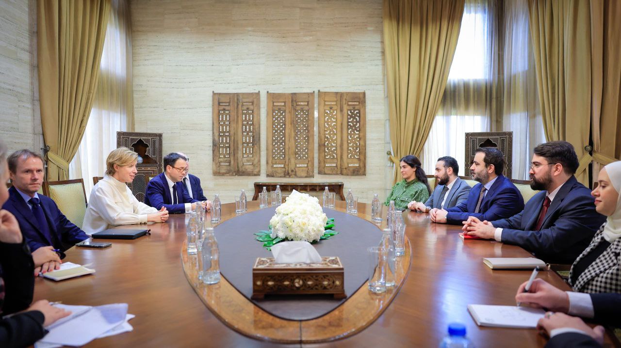 وزير الخارجية والمغتربين السيد أسعد حسن الشيباني يستقبل في العاصمة دمشق المستشارة السياسية للرئيس الفرنسي إيمانويل ماكرون السيدة آن كلير لو جاندر