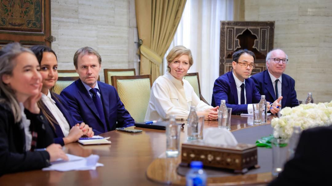 وزير الخارجية والمغتربين السيد أسعد حسن الشيباني يستقبل في العاصمة دمشق المستشارة السياسية للرئيس الفرنسي إيمانويل ماكرون السيدة آن كلير لو جاندر