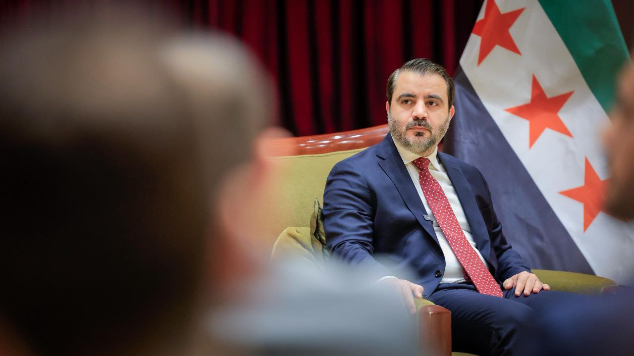 التقى وزير الخارجية والمغتربين السيد أسعد حسن الشيباني ورئيس جهاز الاستخبارات العامة السيد حسين السلامة في العاصمة الصينية بكين عددًا من أبناء الجالية السورية المقيمين في الصين