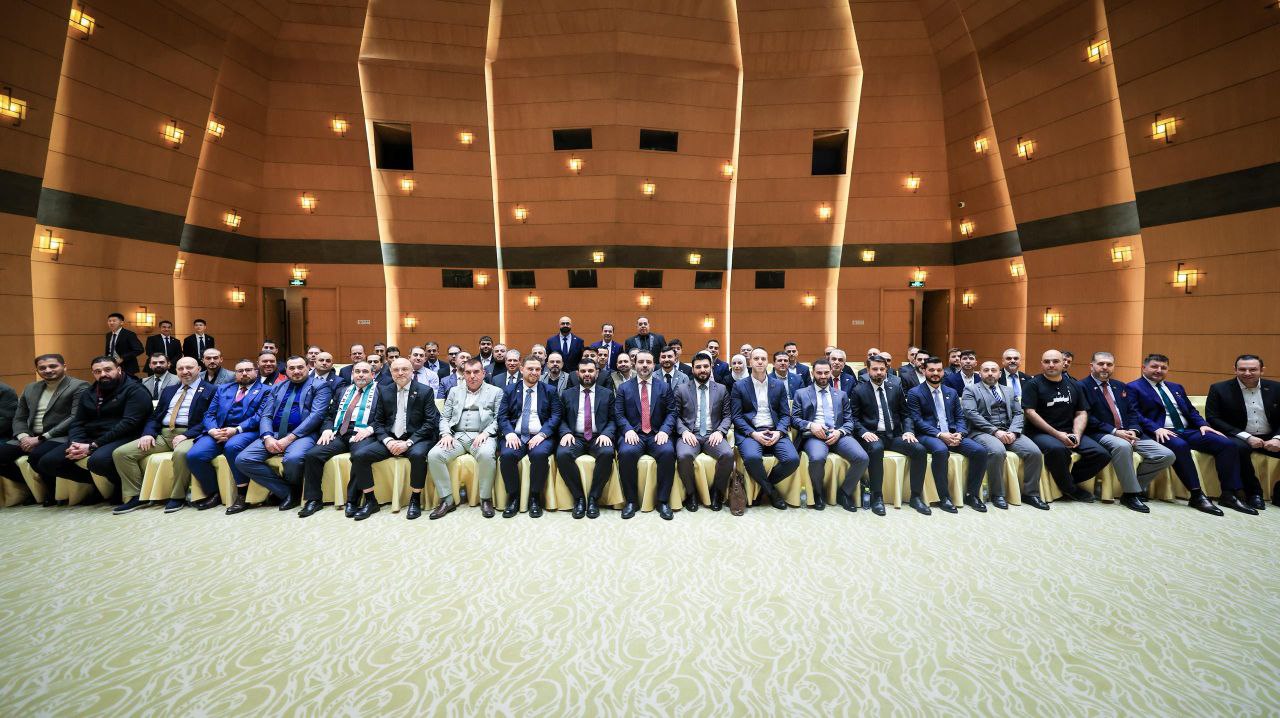 التقى وزير الخارجية والمغتربين السيد أسعد حسن الشيباني ورئيس جهاز الاستخبارات العامة السيد حسين السلامة في العاصمة الصينية بكين عددًا من أبناء الجالية السورية المقيمين في الصين