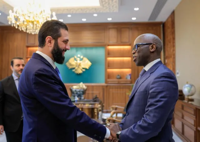 فخامة السيد الرئيس أحمد الشرع يلتقي في العاصمة دمشق نائب رئيس البنك الدولي لمنطقة الشرق الأوسط وشمال أفريقيا السيد  عثمان دايون، بحضور وزير الخارجية والمغتربين السيد أسعد حسن الشيباني