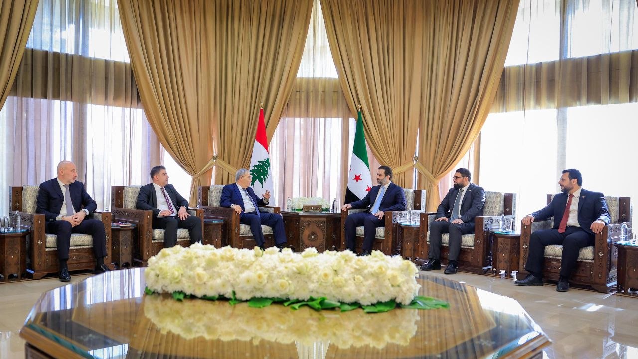 استقبل وزير الخارجية والمغتربين السيد أسعد حسن الشيباني ووزير العدل الدكتور مظهر الويس في العاصمة دمشق نائب رئيس مجلس الوزراء اللبناني السيد طارق متري