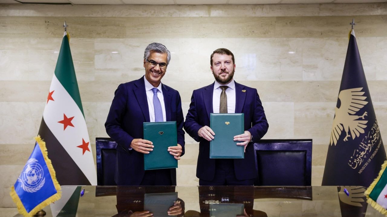 وزارة الخارجية والمغتربين توقّع مذكرة تفاهم مع برنامج الأمم المتحدة الإنمائي لتعزيز قدرات المعهد الدبلوماسي