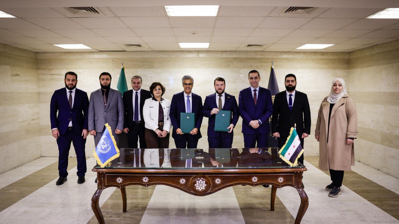 وزارة الخارجية والمغتربين توقّع مذكرة تفاهم مع برنامج الأمم المتحدة الإنمائي لتعزيز قدرات المعهد الدبلوماسي