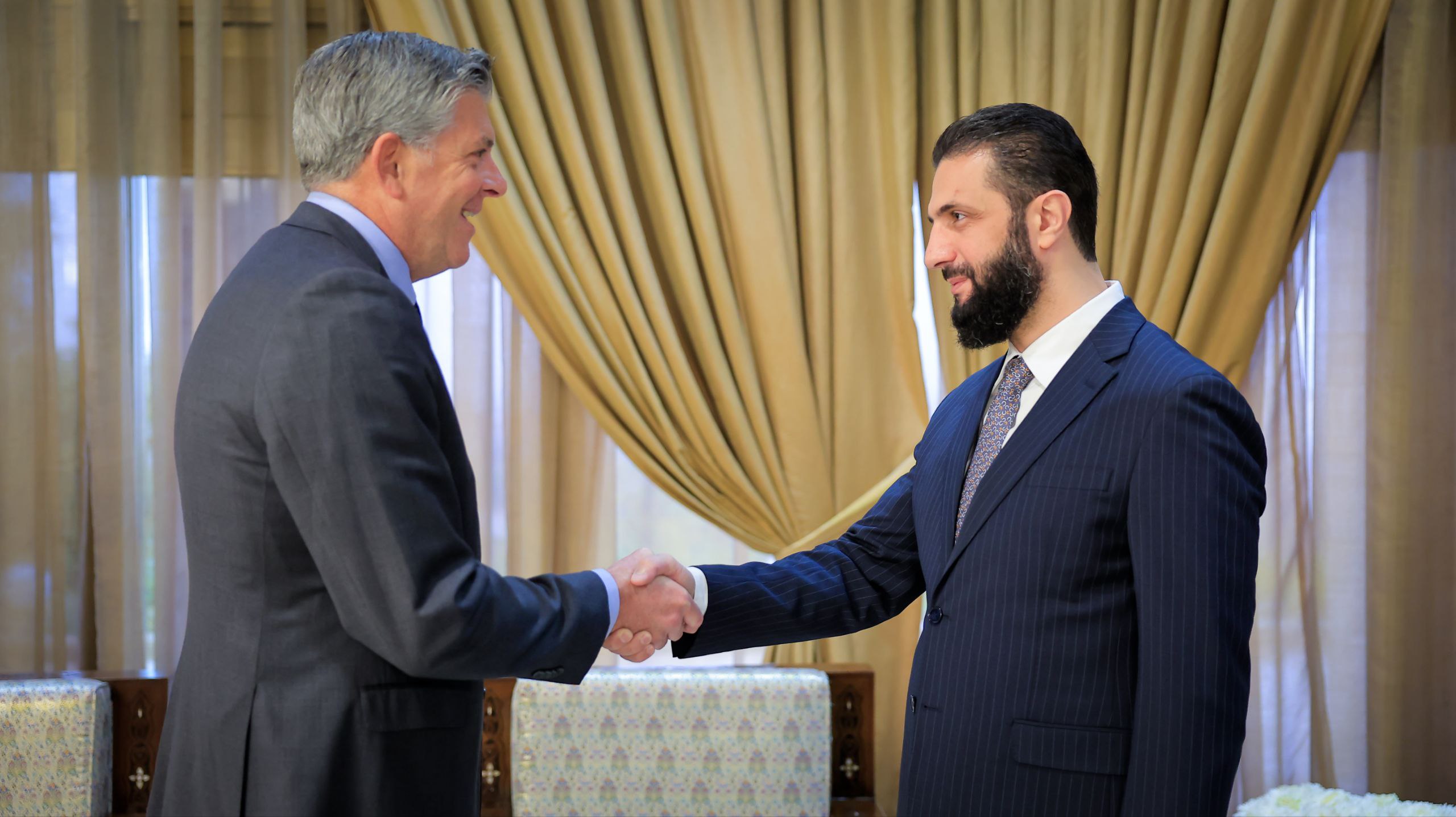 استقبل السيد الرئيس أحمد الشرع اليوم في دمشق وفدًا من الكونغرس الأمريكي برئاسة عضو مجلس النواب السيد دارين لحود، بحضور وزير الخارجية والمغتربين السيد أسعد الشيباني