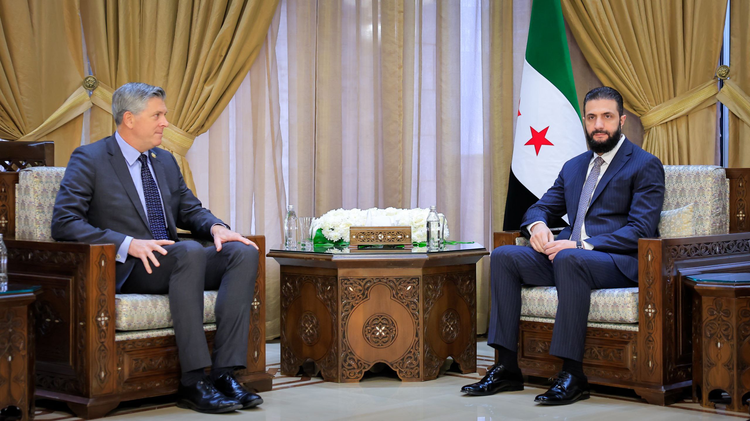 استقبل السيد الرئيس أحمد الشرع اليوم في دمشق وفدًا من الكونغرس الأمريكي برئاسة عضو مجلس النواب السيد دارين لحود، بحضور وزير الخارجية والمغتربين السيد أسعد الشيباني