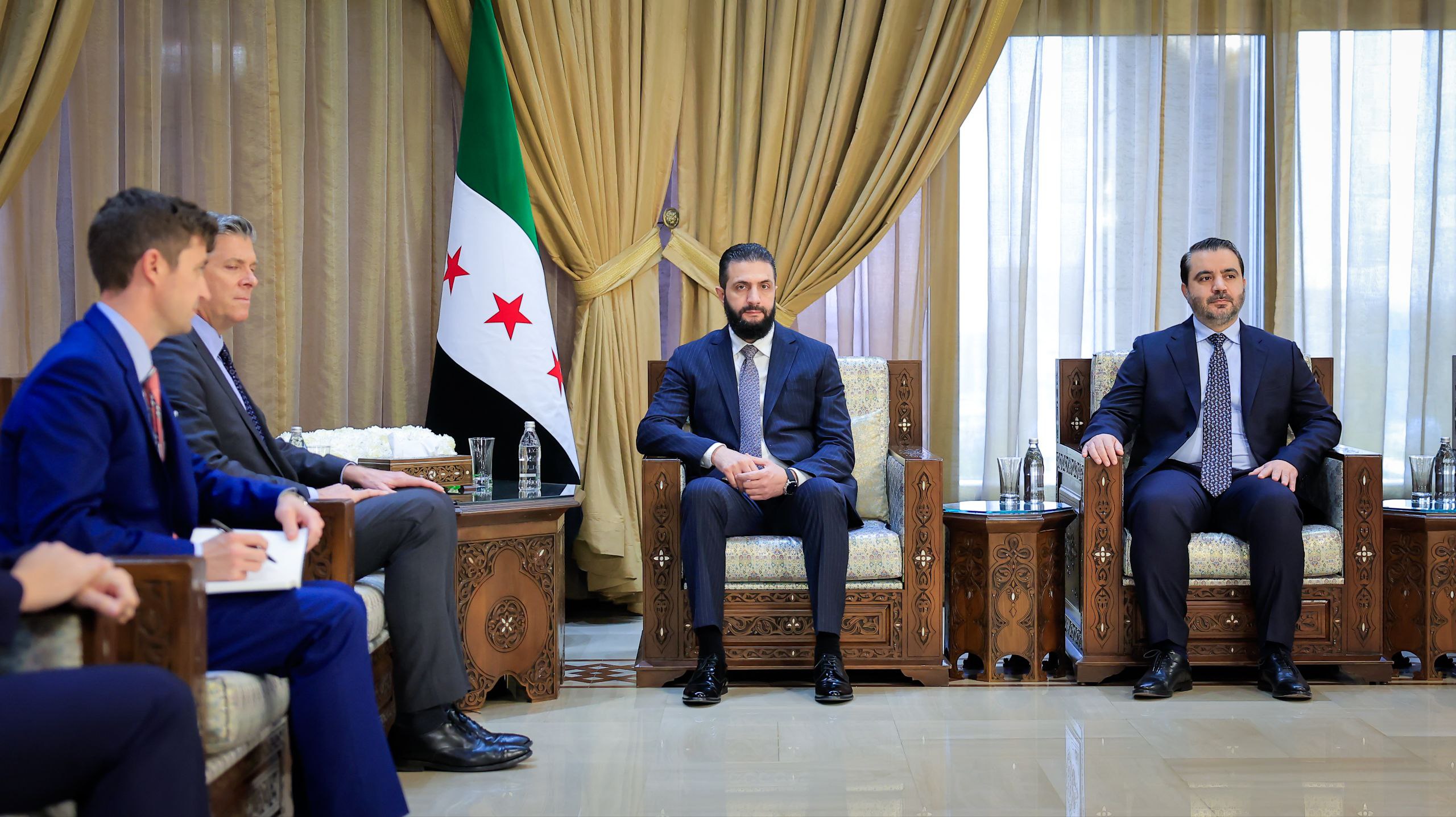 استقبل السيد الرئيس أحمد الشرع اليوم في دمشق وفدًا من الكونغرس الأمريكي برئاسة عضو مجلس النواب السيد دارين لحود، بحضور وزير الخارجية والمغتربين السيد أسعد الشيباني