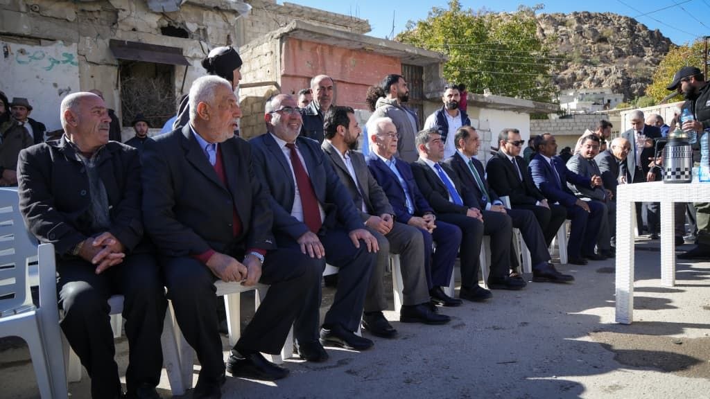 قام مدير إدارة الشؤون العربية في وزارة الخارجية والمغتربين الدكتور محمد طه الأحمد، برفقة وفد من رؤساء وممثلي البعثات الدبلوماسية العربية المعتمدين في دمشق، بزيارة إلى بلدة بيت جن في ريف دمشق