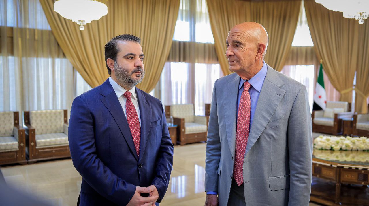 استقبل وزير الخارجية والمغتربين السيد أسعد حسن الشيباني في العاصمة دمشق المبعوث الأمريكي الخاص إلى سوريا السيد توماس باراك