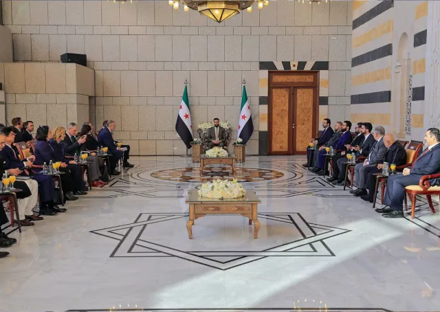 استقبل فخامة السيد الرئيس أحمد الشرع في العاصمة دمشق وفدًا رفيع المستوى يضم جميع ممثلي أعضاء مجلس الأمن في الأمم المتحدة