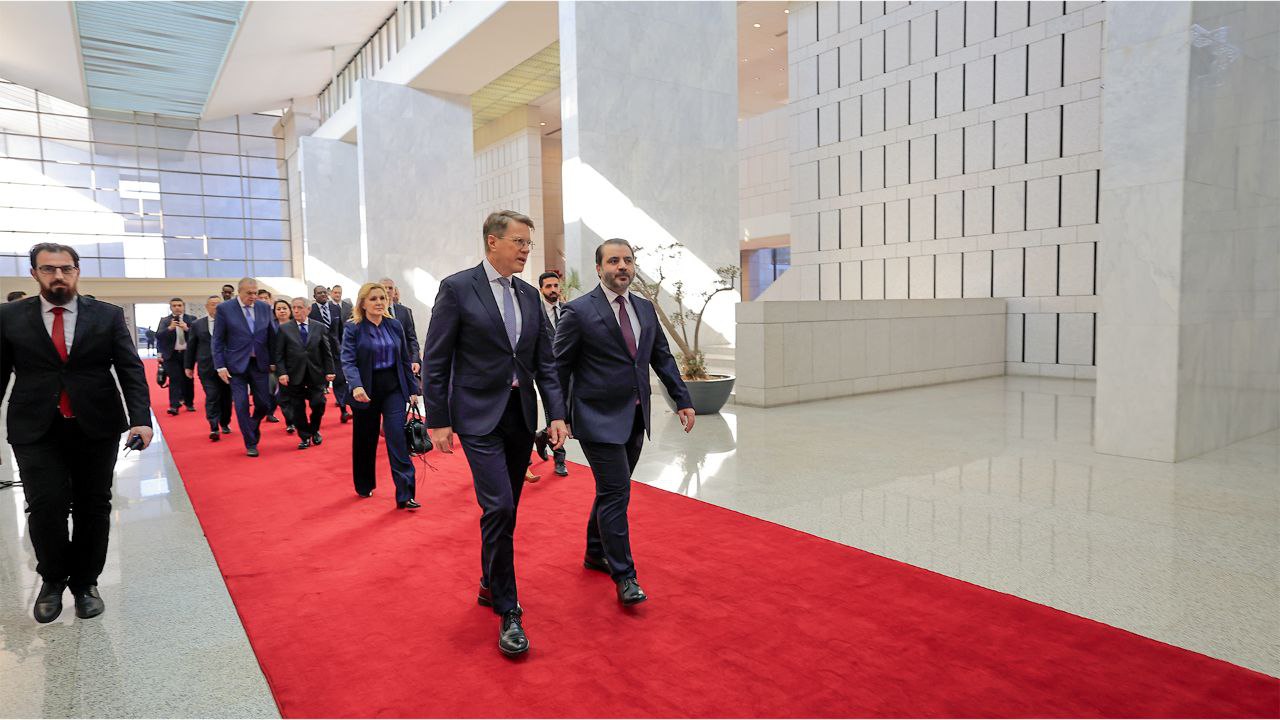 استقبل فخامة السيد الرئيس أحمد الشرع في العاصمة دمشق وفدًا رفيع المستوى يضم جميع ممثلي أعضاء مجلس الأمن في الأمم المتحدة