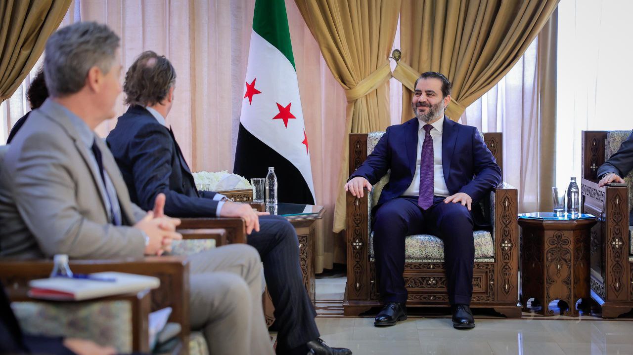 استقبل وزير الخارجية والمغتربين السيد أسعد حسن الشيباني في العاصمة دمشق رئيس وفد وحدة مكافحة الإرهاب التابعة للاتحاد الأوروبي السيد بارتجان وجتر