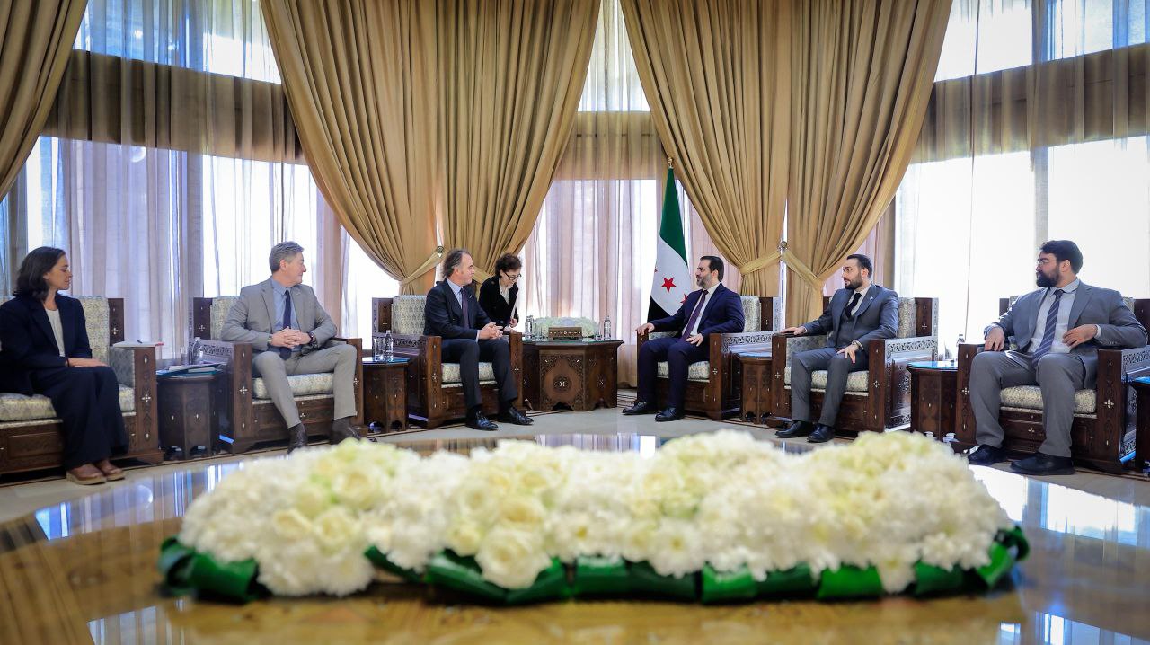 استقبل وزير الخارجية والمغتربين السيد أسعد حسن الشيباني في العاصمة دمشق رئيس وفد وحدة مكافحة الإرهاب التابعة للاتحاد الأوروبي السيد بارتجان وجتر