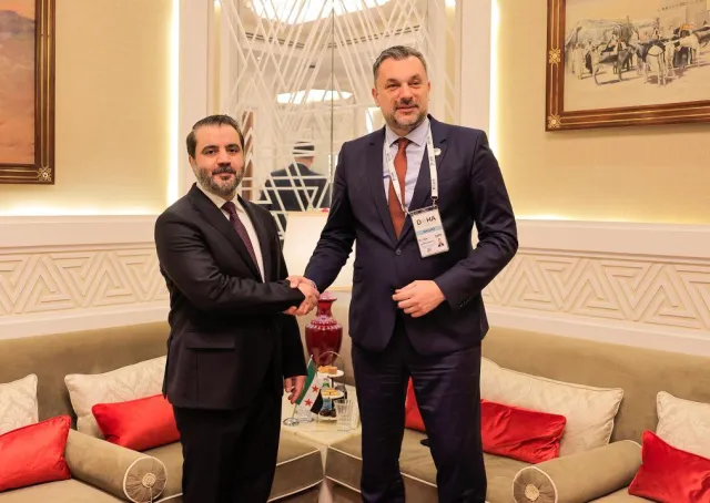 وزير الخارجية والمغتربين السيد أسعد حسن الشيباني يلتقي في العاصمة القطرية الدوحة وزير خارجية البوسنة والهرسك السيد علم الدين كناكوفيتش