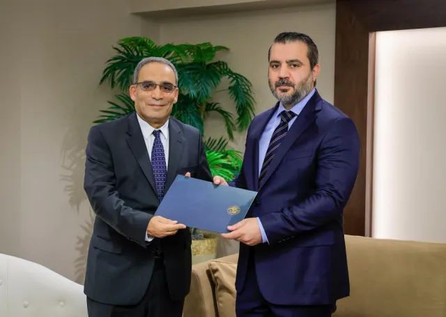 Minister Al-Shaibani Receives Copy of Letters of Credence from Newly Appointed Algerian Ambassador
