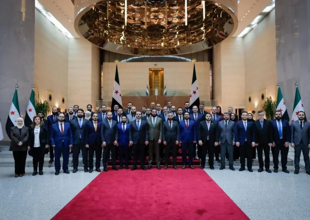 استقبل فخامة السيد الرئيس أحمد الشرع وزير الخارجية والمغتربين السيد أسعد حسن الشيباني وفريق وزارة الخارجية والمغتربين