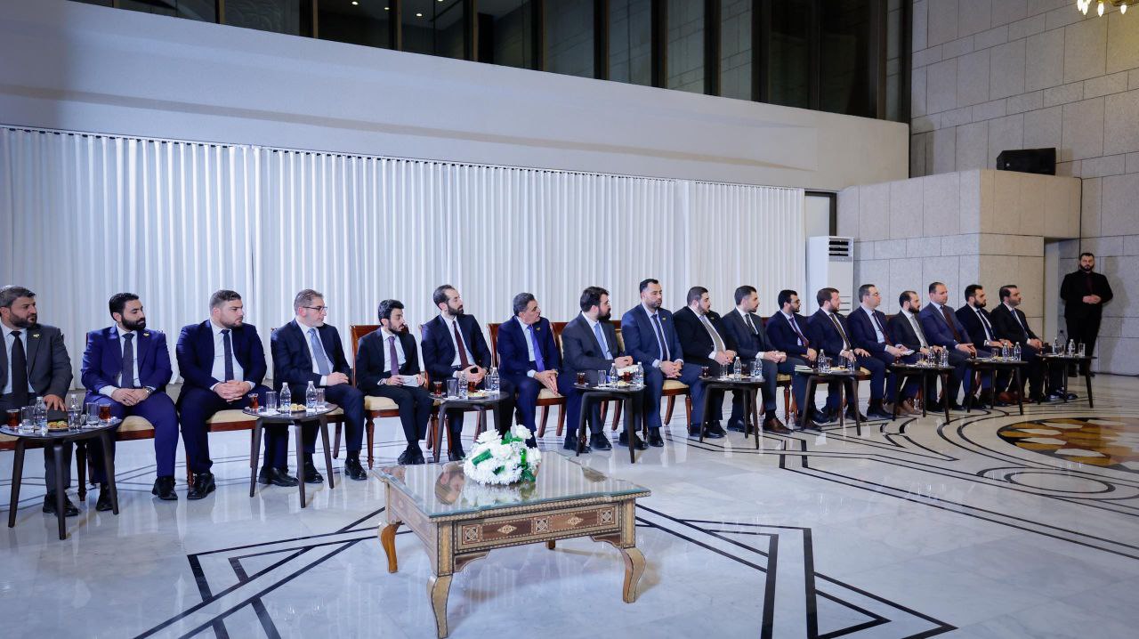 استقبل فخامة السيد الرئيس أحمد الشرع وزير الخارجية والمغتربين السيد أسعد حسن الشيباني وفريق وزارة الخارجية والمغتربين