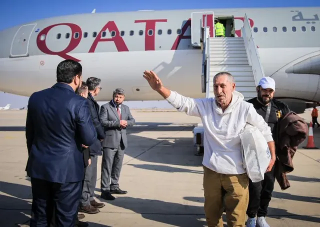 بالتنسيق بين وزارة الخارجية والمغتربين ومنظمة الهجرة الدولية (IOM) وصلت إلى مطار دمشق الدولي أول دفعة من السوريين القادمين من جمهورية السودان