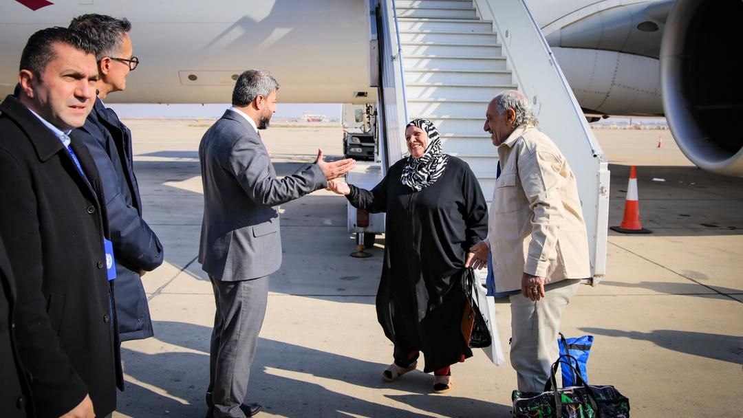 بالتنسيق بين وزارة الخارجية والمغتربين ومنظمة الهجرة الدولية (IOM) وصلت إلى مطار دمشق الدولي أول دفعة من السوريين القادمين من جمهورية السودان