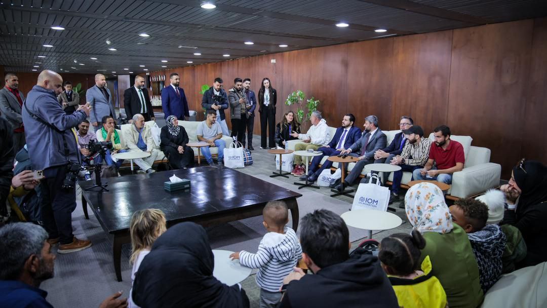 بالتنسيق بين وزارة الخارجية والمغتربين ومنظمة الهجرة الدولية (IOM) وصلت إلى مطار دمشق الدولي أول دفعة من السوريين القادمين من جمهورية السودان