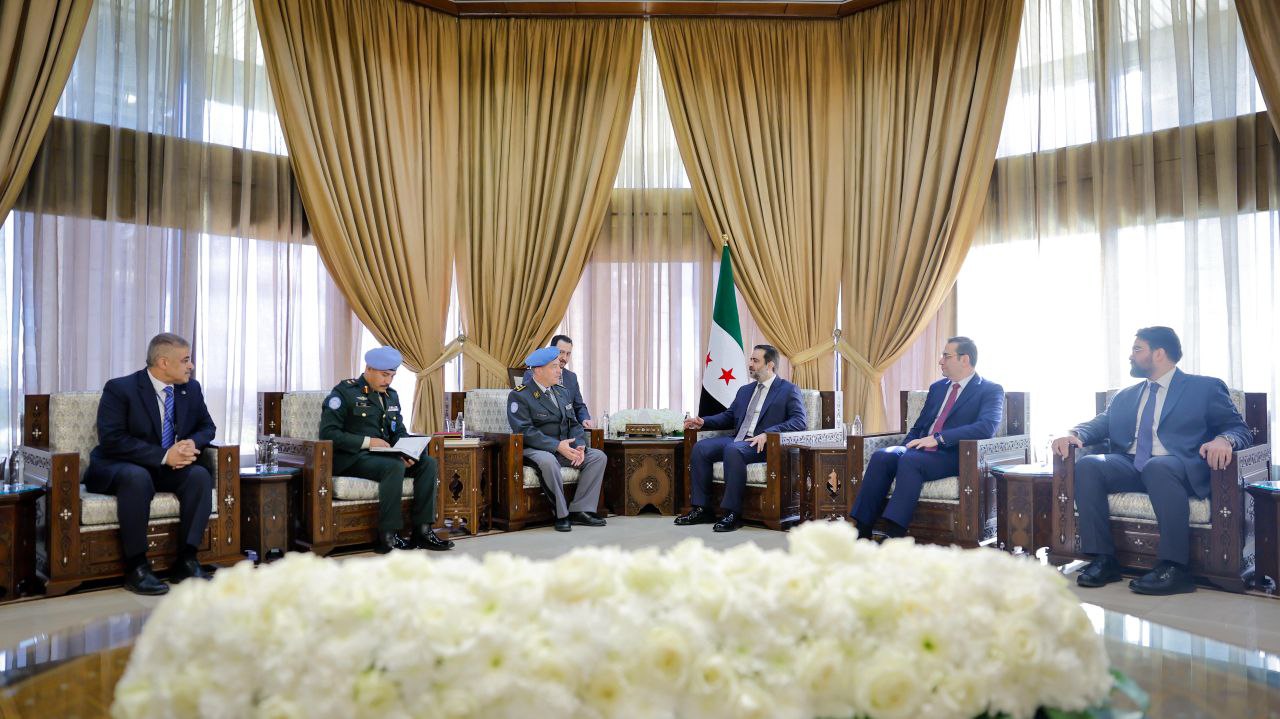 استقبل وزير الخارجية والمغتربين السيد أسعد حسن الشيباني اليوم الاثنين في العاصمة دمشق اللواء باتريك غوشات رئيس بعثة قوات مراقبة الهدنة في الشرق الأوسط