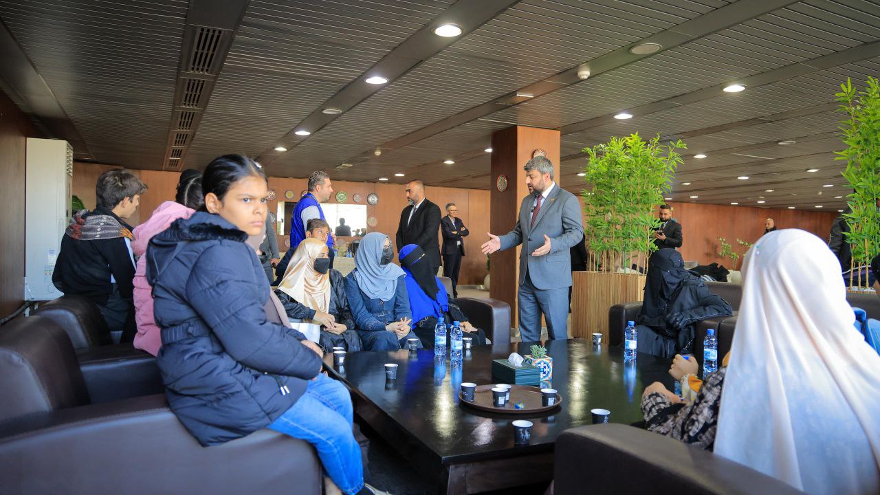 وصول الدفعة الثانية من السوريين القادمين من جمهورية السودان الشقيقة إلى مطار دمشق الدولي