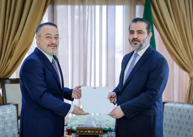 استقبل وزير الخارجية والمغتربين السيد أسعد حسن الشيباني، في العاصمة دمشق، سفير تركيا لدى الجمهورية العربية السورية السيد نوح يلماز